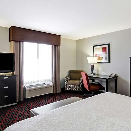 Hampton Inn & Suites Red Deer Penhold Exterior photo