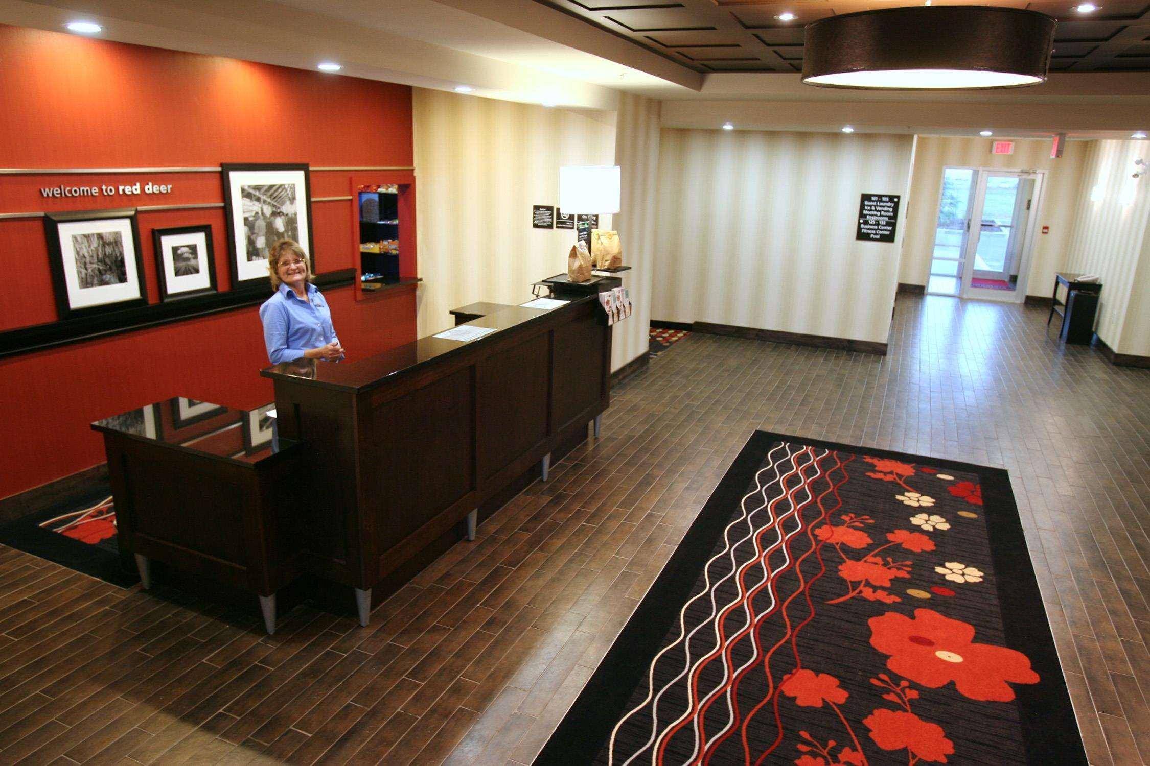 Hampton Inn & Suites Red Deer Interior photo