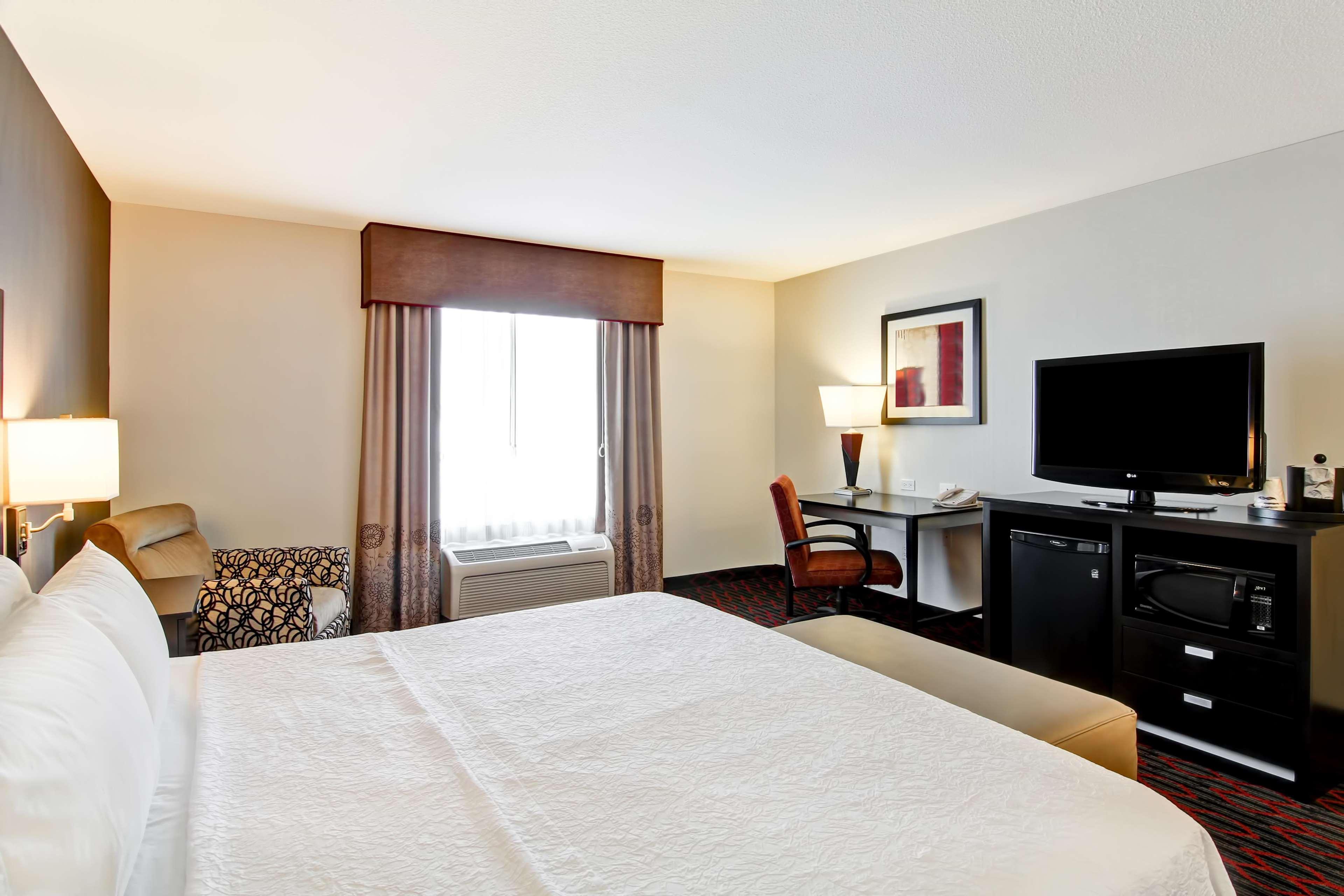 Hampton Inn & Suites Red Deer Penhold Exterior photo