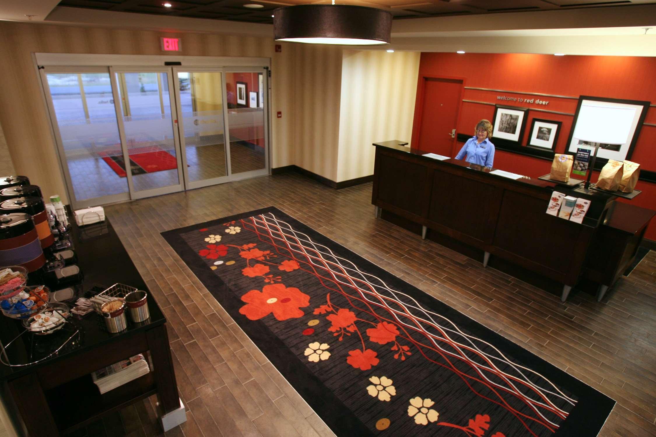 Hampton Inn & Suites Red Deer Interior photo