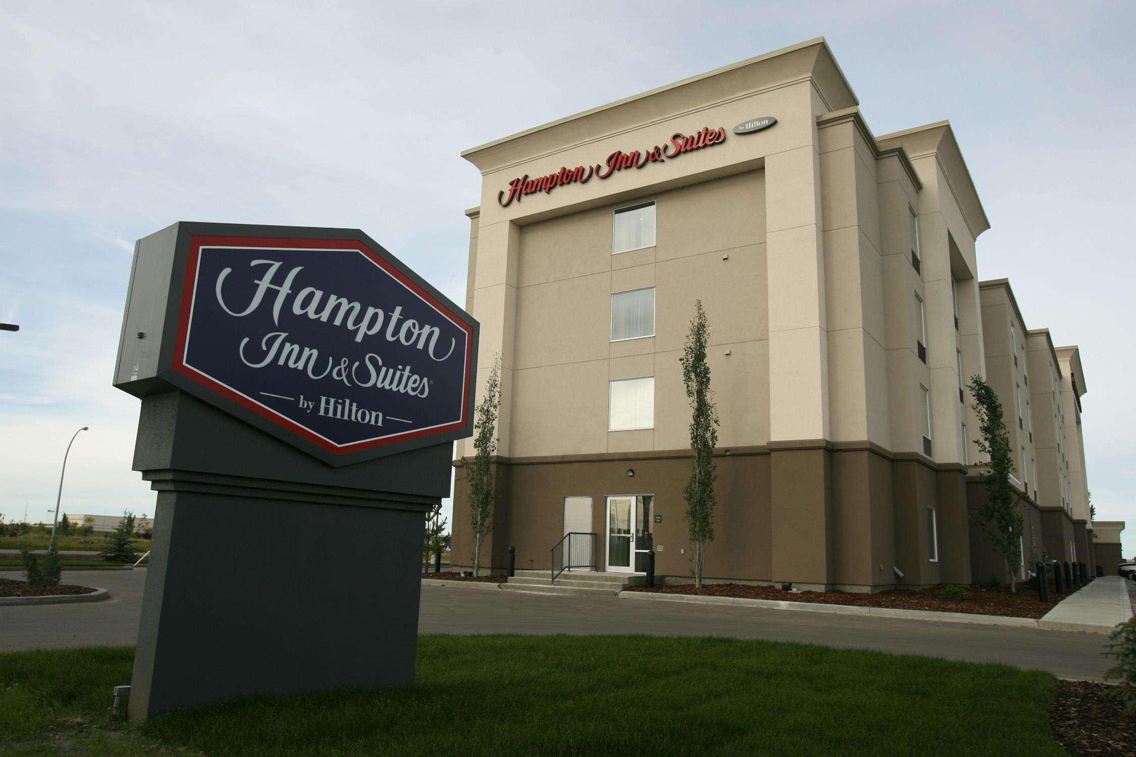 Hampton Inn & Suites Red Deer Exterior photo