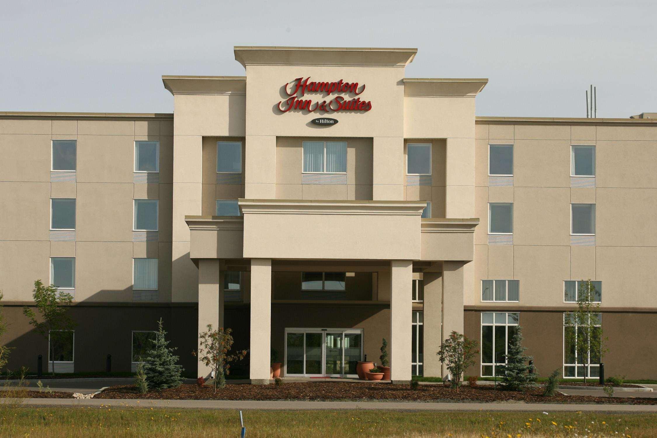 Hampton Inn & Suites Red Deer Penhold Exterior photo