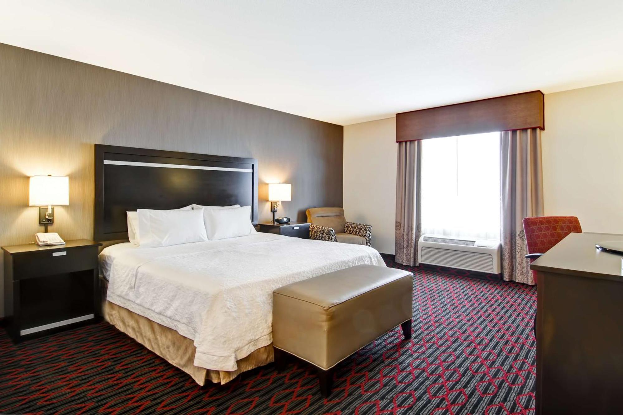 Hampton Inn & Suites Red Deer Penhold Exterior photo