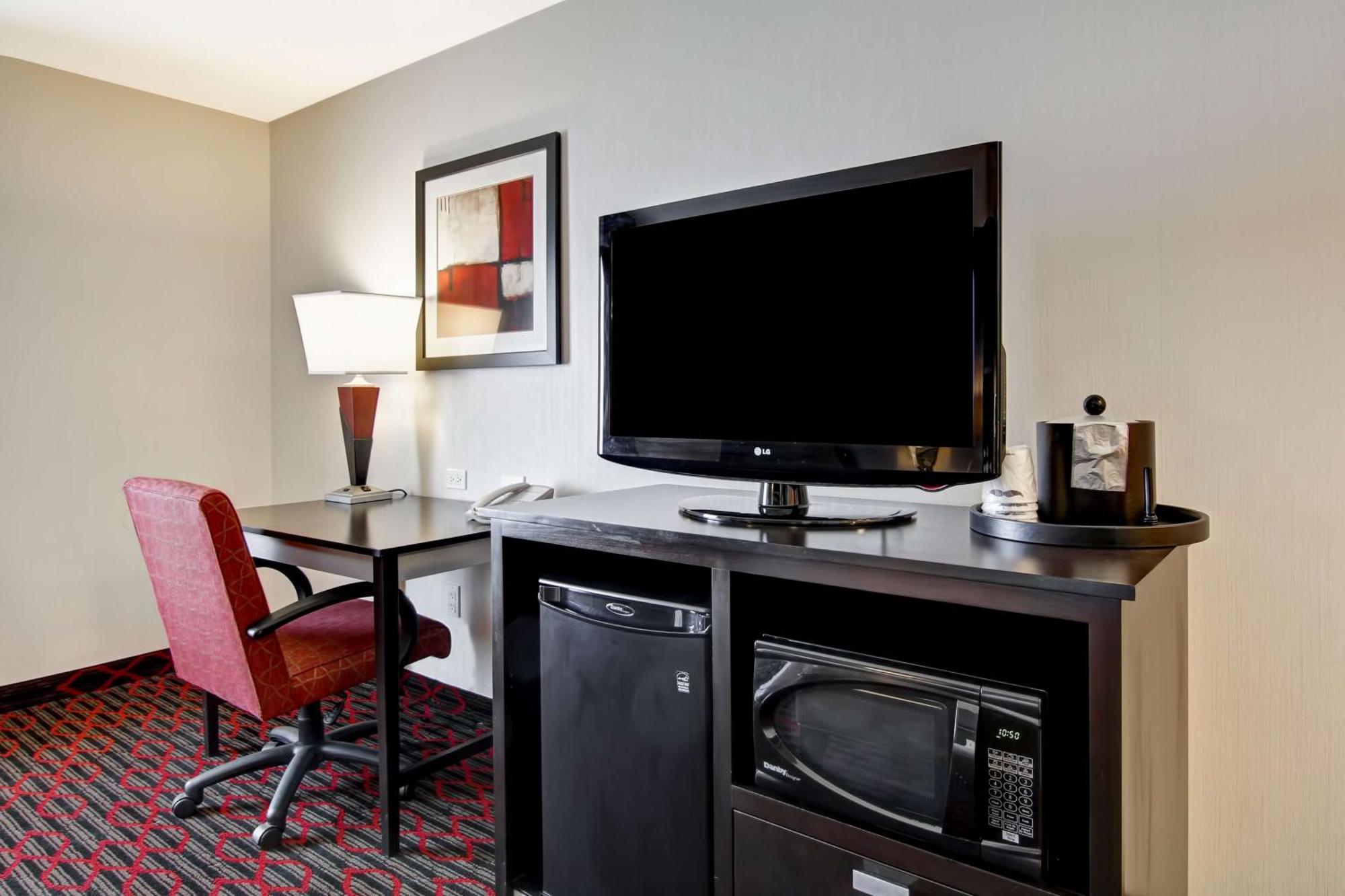 Hampton Inn & Suites Red Deer Penhold Exterior photo