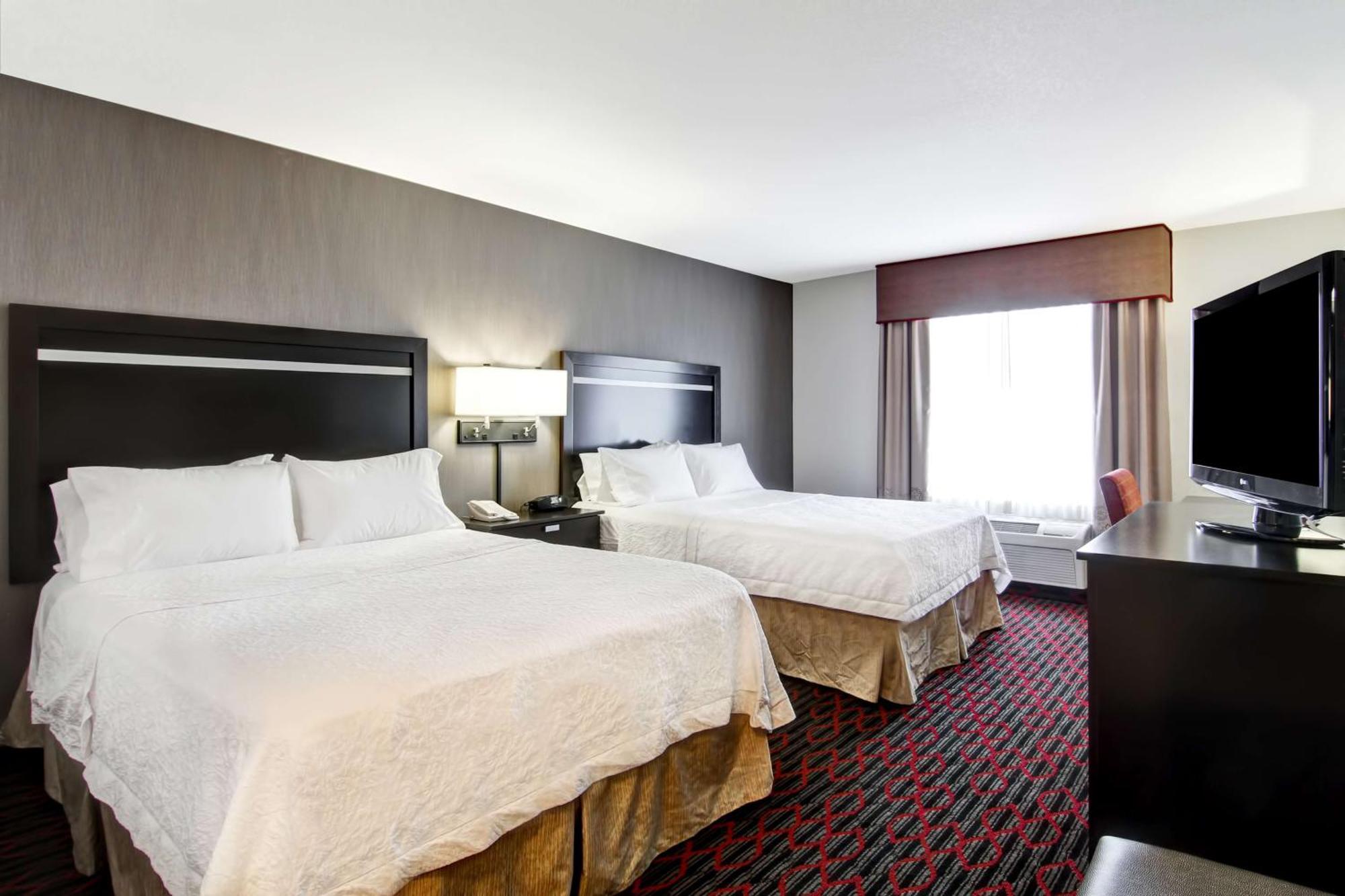 Hampton Inn & Suites Red Deer Penhold Exterior photo