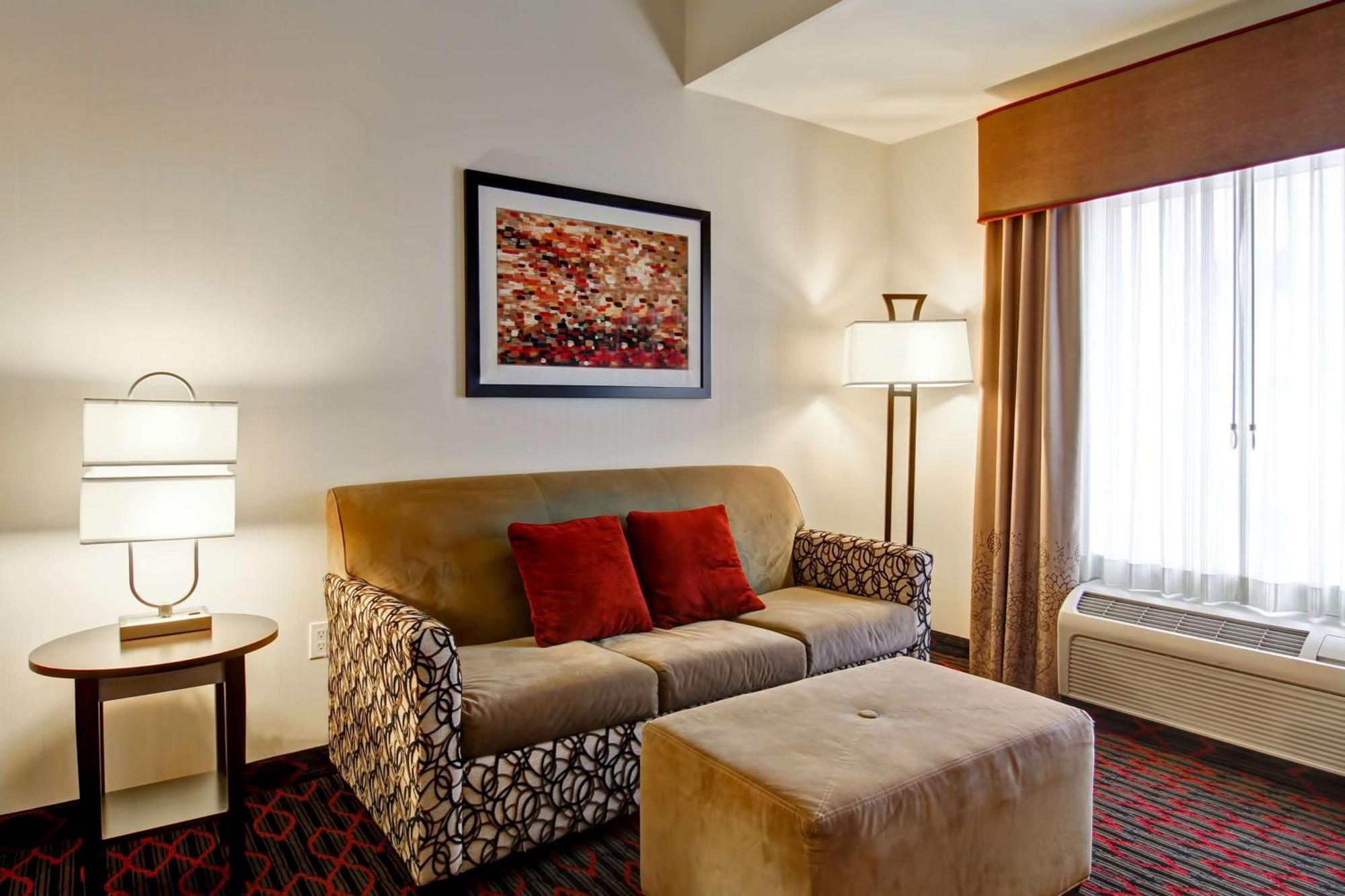 Hampton Inn & Suites Red Deer Penhold Exterior photo