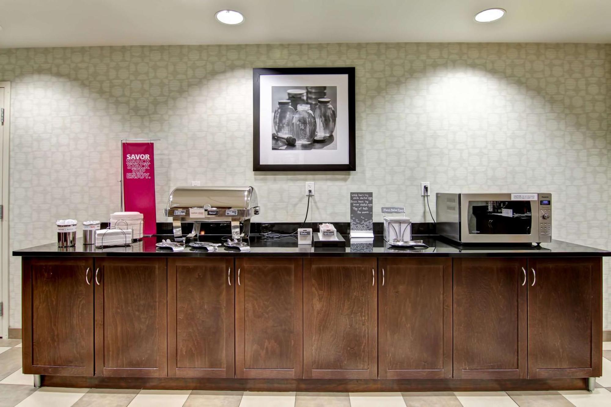 Hampton Inn & Suites Red Deer Penhold Exterior photo