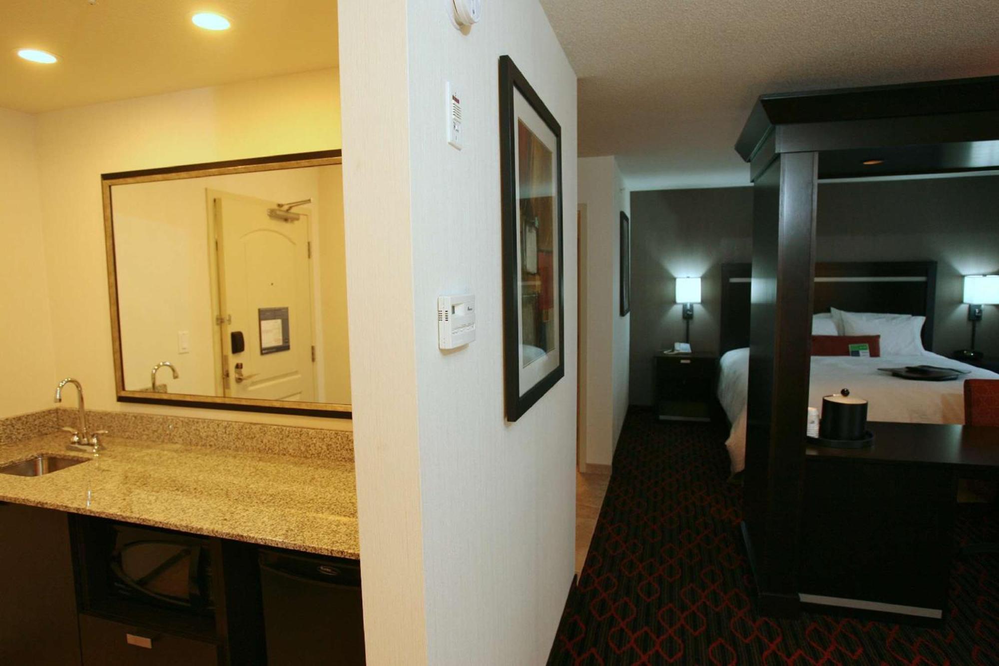 Hampton Inn & Suites Red Deer Penhold Exterior photo