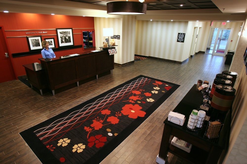 Hampton Inn & Suites Red Deer Penhold Exterior photo